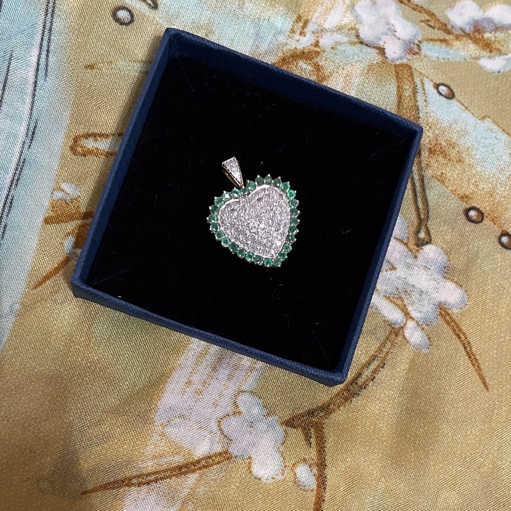 Heart-Shaped Gold Pendant with Diamonds and Emerald Stone Halo